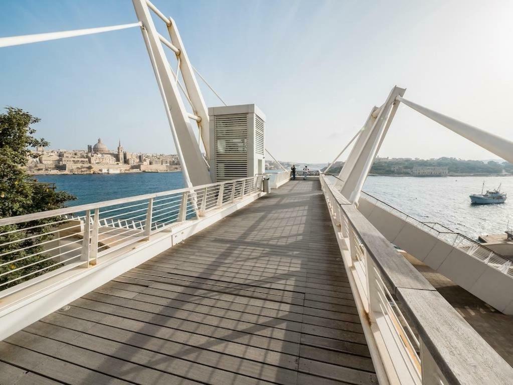 Gorgeous Apartment With Terrace In Fort Cambridge, Pool Sliema Exterior photo