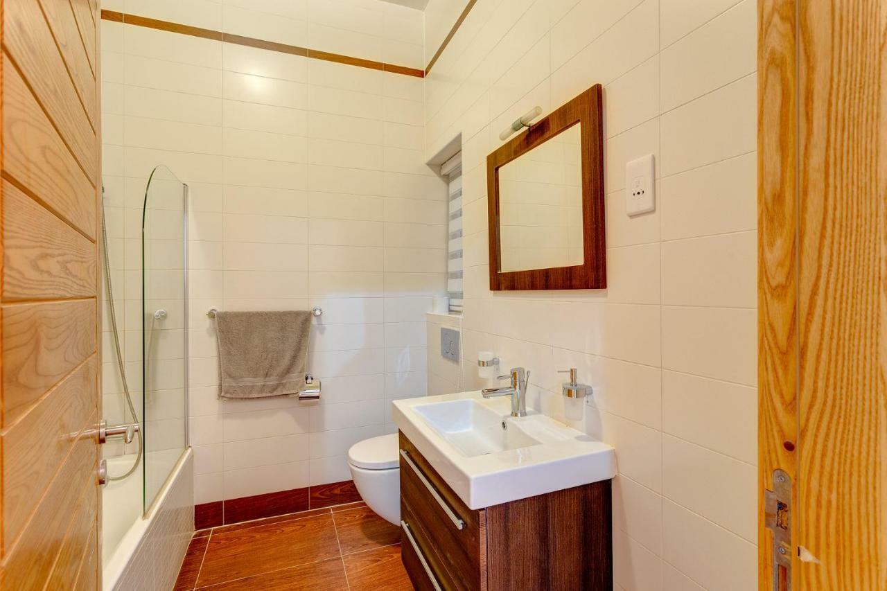 Gorgeous Apartment With Terrace In Fort Cambridge, Pool Sliema Exterior photo